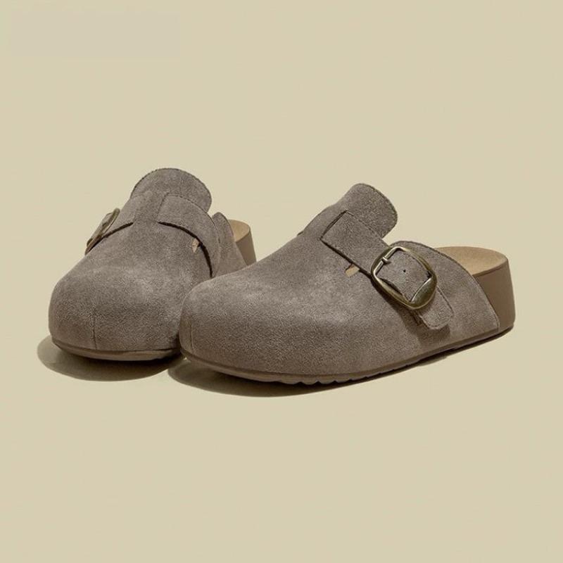 Thick-soled heightened women's toe slippers are worn with a new autumn casual kick and shoes