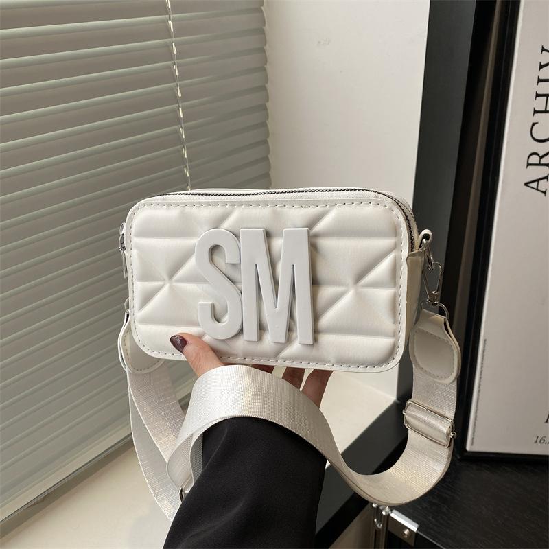 Fashion and high texture early spring new niche letter camera bag shoulder messenger bag trendy temperament small square bag