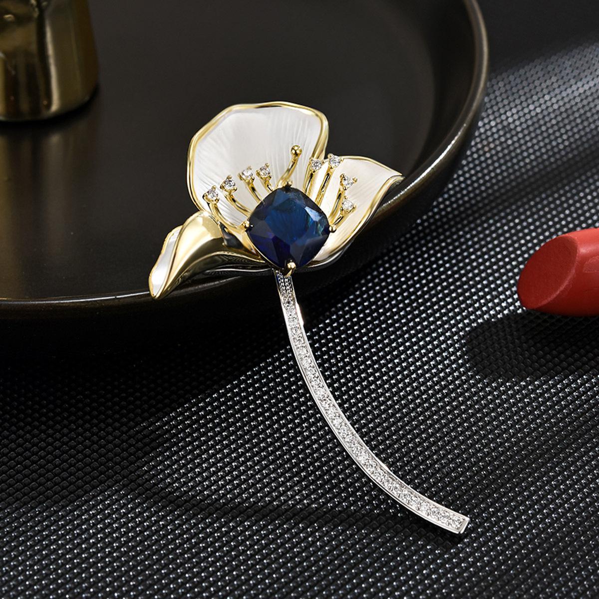 

Vintage Lotus Brooch ElegantTemperament Luxurious And Exquisite Brooch Suit Pin Women Accessories