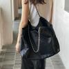 Große Kapazität Tote Bag, Schwarz, Modische Hobo Schultertasche mit Ketten-Detail, Nicht waschbar, Kein Verschluss, Kantenfarbe Nein