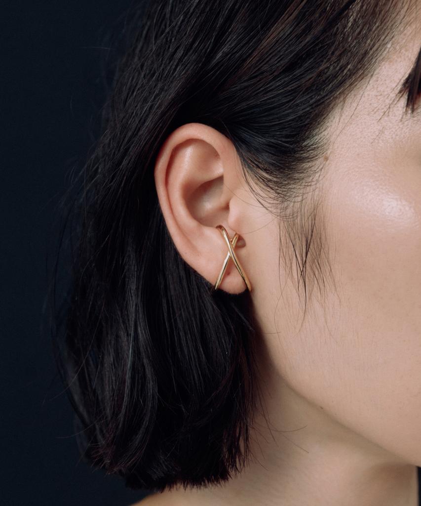 Novice Tokyo Lower Cross Line Ear Cuff / Gold