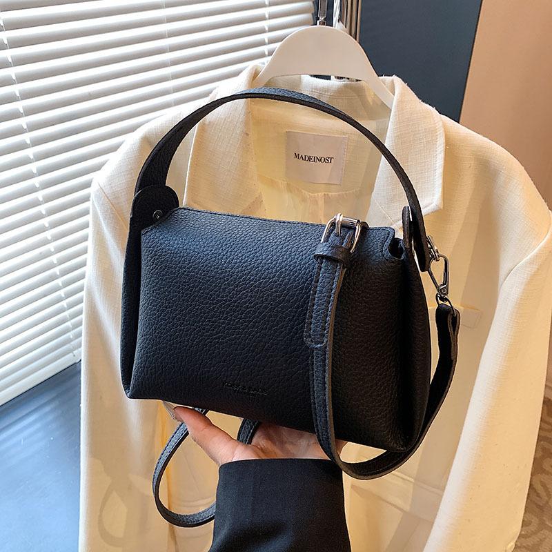 Super fire small bag women's spring and summer versatile 2025 new simple messenger bag women's popular small square bag this year