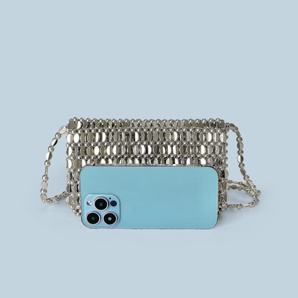 Letní Nový Blingbling Retro Stříbrný Dutý Design Ručně Vyráběná Korálková Taška na Vyklápěcí Telefon