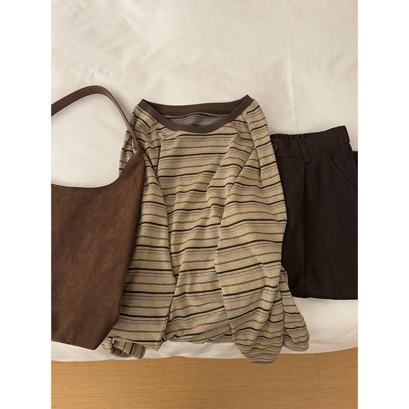 Versatile Striped Crew Neck Long Sleeve T-shirt: Punk-Inspired, Loose Fit, Slimming Korean Style for Autumn/Winter.