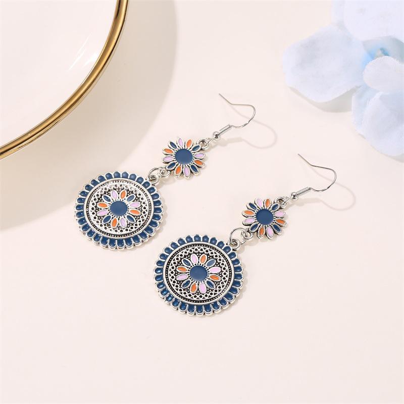 Ethnic Style Colorful Drip Oil Daisy Dangle Earrings with Vintage Court Style Carved Floral Totem In Alloy.