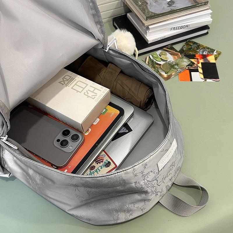 The new schoolbag is high-value, fresh and sweet, candy-colored backpack, lightweight and large-capacity backpack for junior high school students.