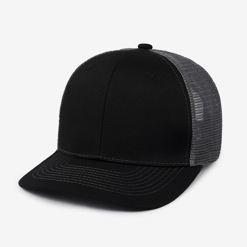 Trendy multi-color mesh baseball cap for summer outdoor sun protection and breathability. A versatile hat for daily wear.