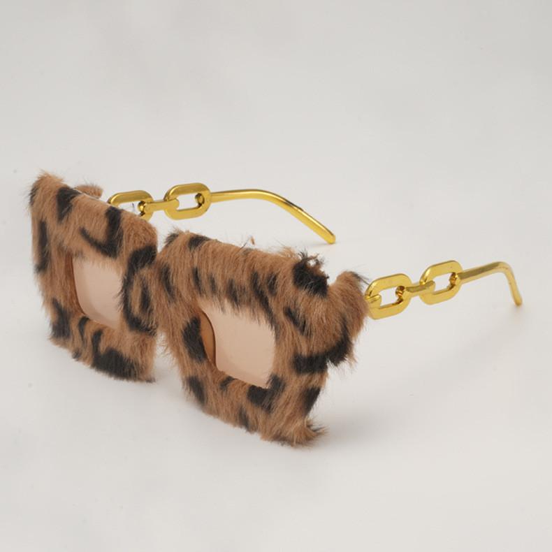 Modern Plush Square Sunglasses With Chain Frame For Fashionable Summer Parties