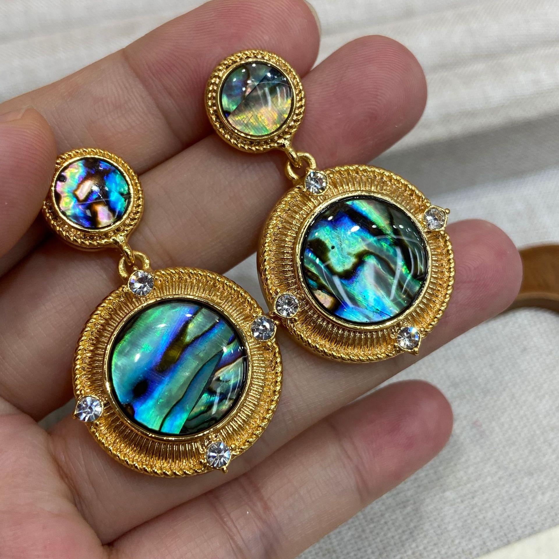 

Medieval Vintage Niche Design Natural Abalone Shell Earrings Decoration Women Light Luxury Retro Court Style