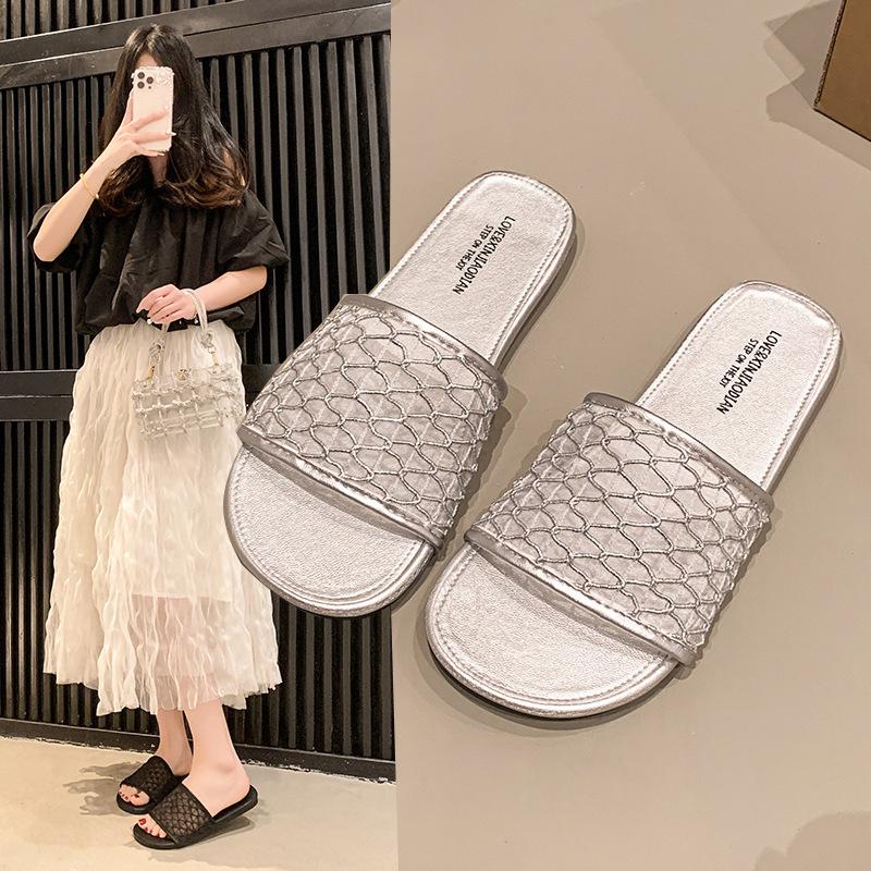 Cool Slippers Women's Outer Wear Breathable New Model 2025 Fashion Beach Versatile Niche Hollow Summer One-word Drag Flat Bottom