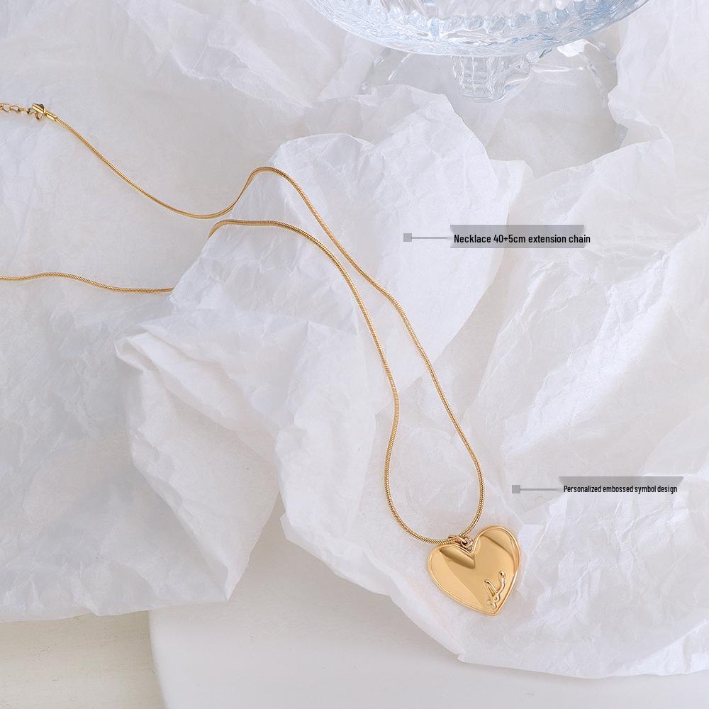French-Style Peach Love Heart Pendant Necklace, 18K Gold Titanium Steel Clavicle Chain