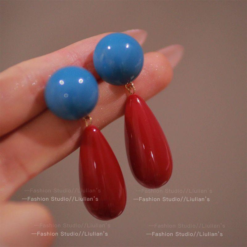 Elegant Pearl Stud Earrings: Simple, High-End Design for Autumn/Winter 2024