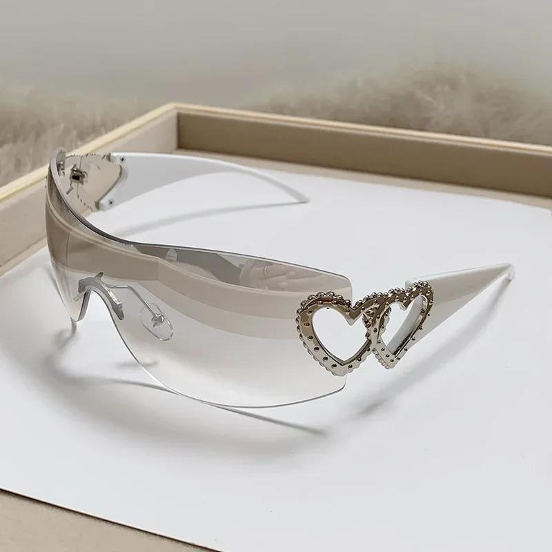 Sunscreen Sunglasses for Women High-end All-in-one Hollow-out Frameless Heart-shaped Glasses UV400 Material