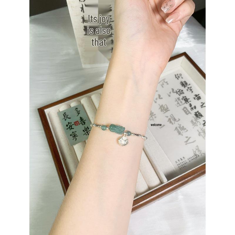 Pulsera Exquisita de Jade Hetian 2024 con Cierre de Seguridad de Plata Triturada - Estilo Caliente de Lujo Ligero para Mujer