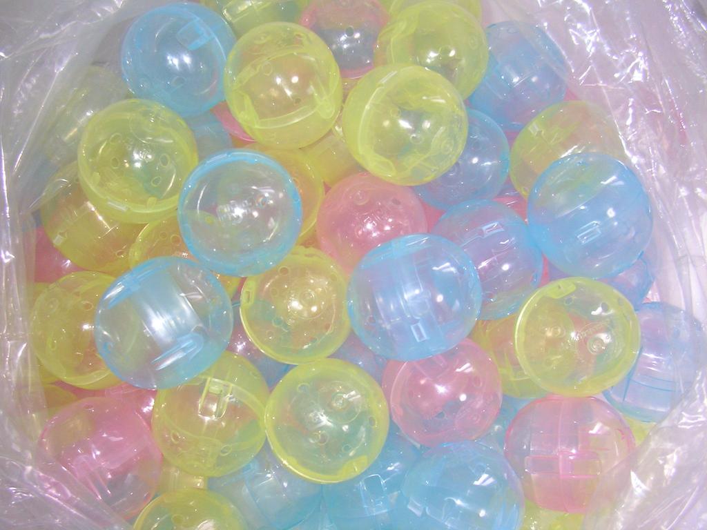 recycled capsules for pack of 100 empty One-part Gashapon, (48mm capsules)