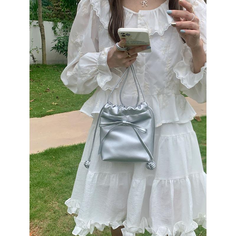 

Niche design bow mini small bag women s new summer shoulder messenger bag mobile phone bag серебряный
