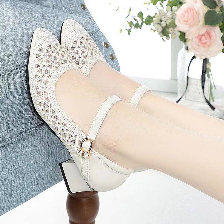 Mesh sandals hollow breathable single shoes 2025 summer new low-heeled dancing women's shoes fashion mother thick-heeled sandals