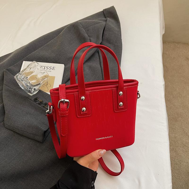 

Fashion texture casual texture bucket bag 2025 summer new foreign style simple niche women s shoulder messenger bag