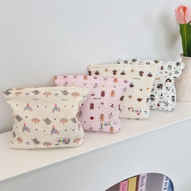 Large Capacity Cosmetics Storage Bag Travel Organizer women Cute Bear Printed Makeup Bags Fashion Cosmetic Bag Women Clutch Bag