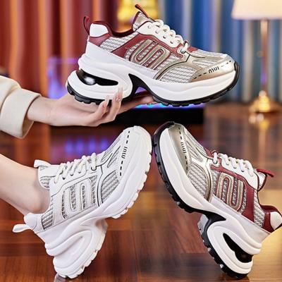 Czerwone buty tatusia Damskie 2025 Nowe Wiosna i Lato Buty na Platformie Eksplodują Wysokością Nisza Casual Wszechstronne Oddychające Sneakersy
