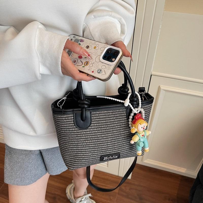 

Summer straw beach bag new seaside vacation handbag niche design bucket bag woven women bag No pendant чорний