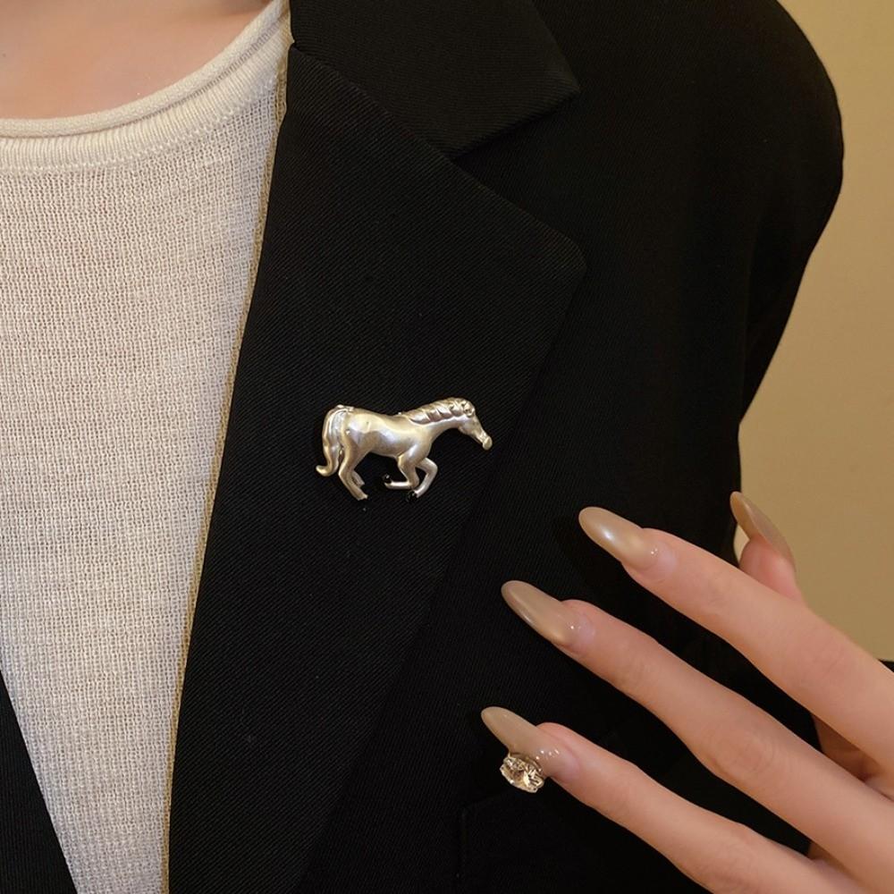 Metal Copper Metal Horse Brooch Vintage Animal Lapel Pins Luxury Zodiac Pony Pin  Suit Accessories
