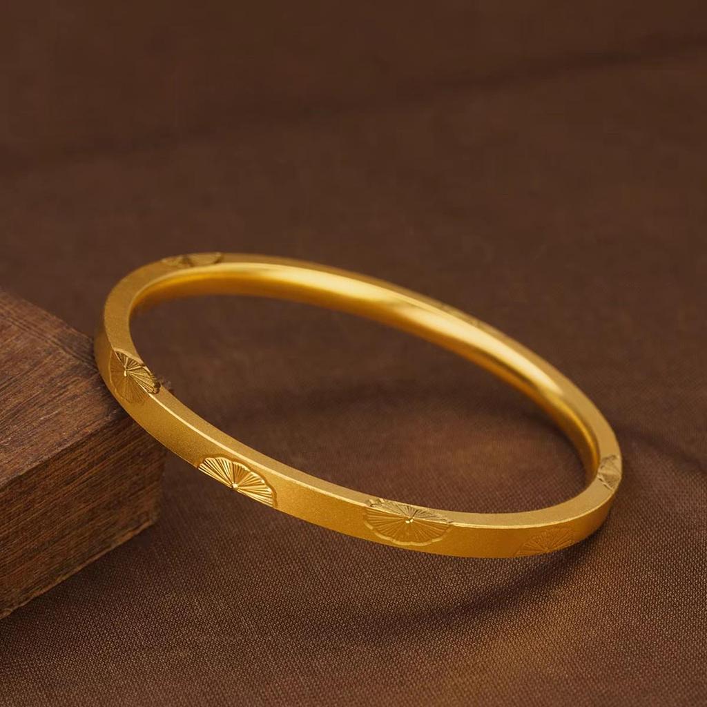 Gold Daisy Chased Bracelet & Ring Set: Elegant Women's Light Luxury Jewelry