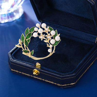 Simple And Atmospheric Jasmine Brooch Women'S Fresh Niche Design Corsage Suit Coat Pin Autumn And Winter Accessories