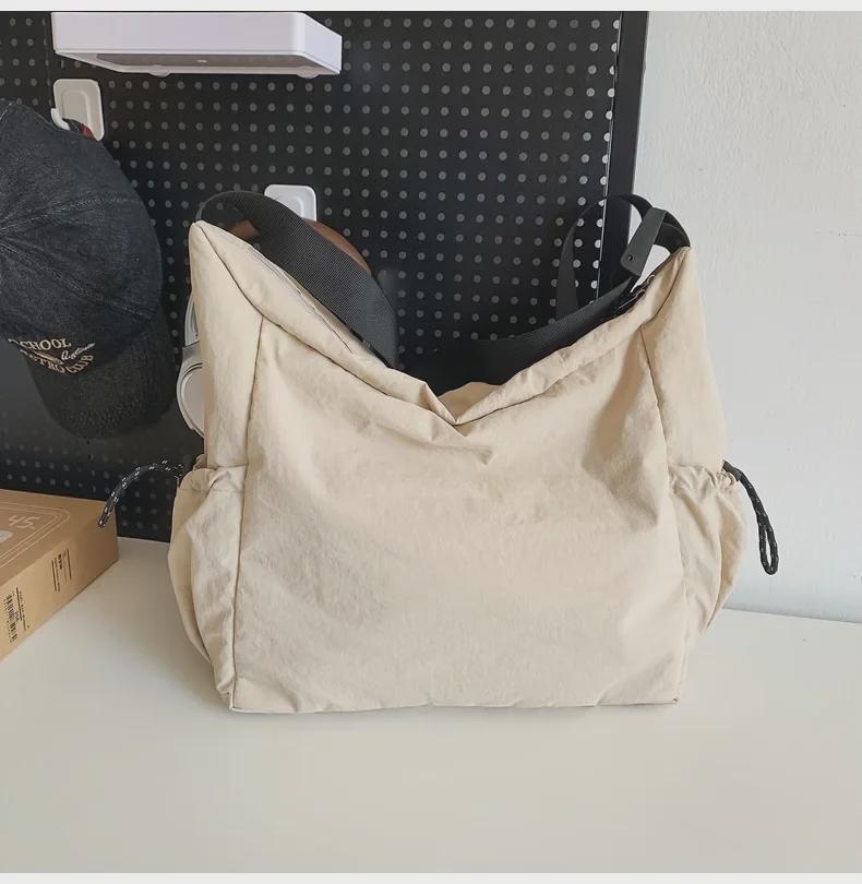 High-Capacity Retro Nylon Shoulder Bag - Unisex Fashionable and Versatile Handbag