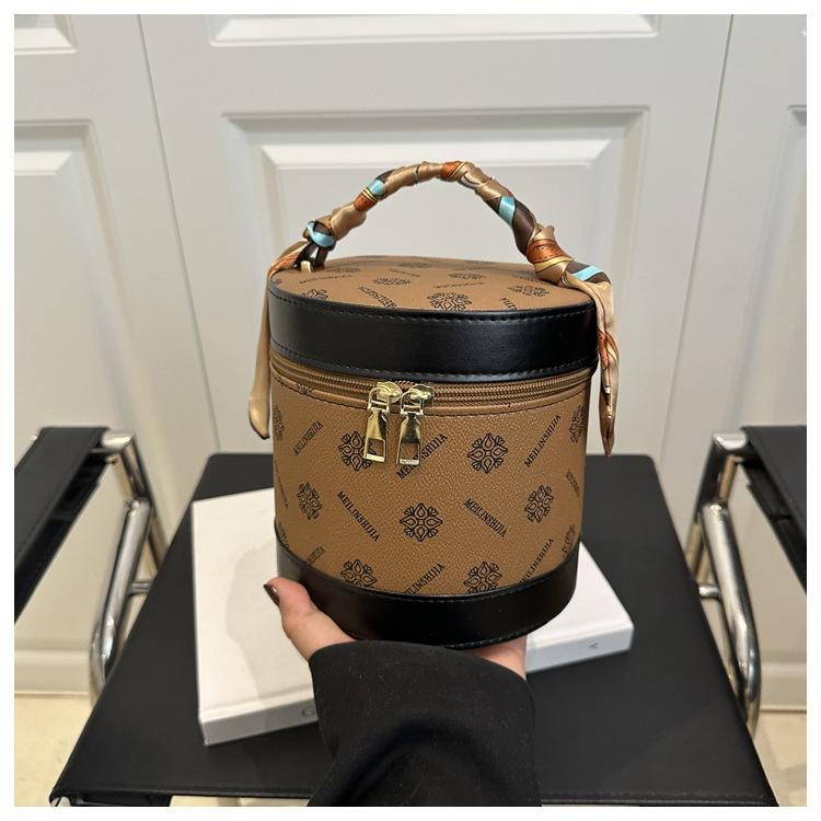 

Популярная сумка женская 2025 новая мода портативная для выхода на работу популярная маленькая сумка-цилиндр косметичка коричневый