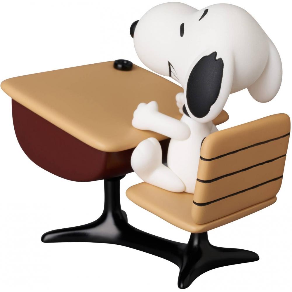 Peanuts Udf Peanuts Series 18 Snoopy With Desk