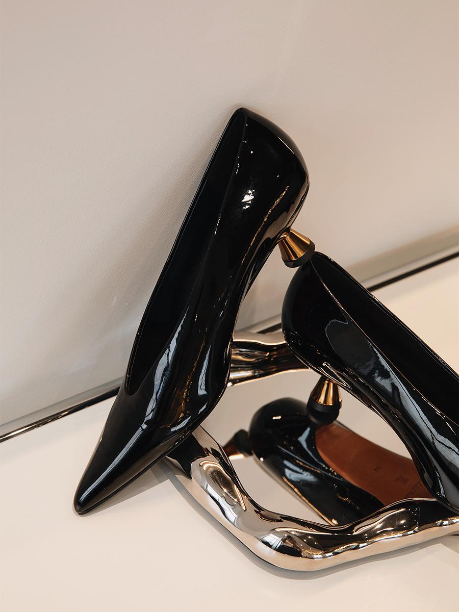 

2024 г., новые модели ранней весны, туфли-лодочки с глубоким V-образным вырезом, лакированные туфли на низком каблуке для женщин 40