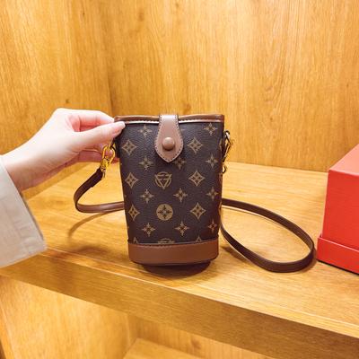 High-end Fashion Bucket Bag Women's New Cylinder Bag Mobile Phone Small Bag Versatile Single Shoulder Oblique Span Bag