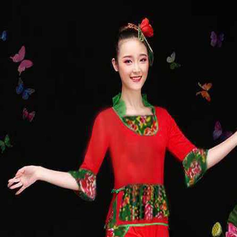 Red Yangge Dance Set for Middle-aged & Elderly Fitness Performances