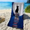 Katze und Buch mit Mondmuster Polyester-Mikrofaser-Strandtuch ist hochsaugfähig, geeignet für Schwimmen und Strandausflüge
