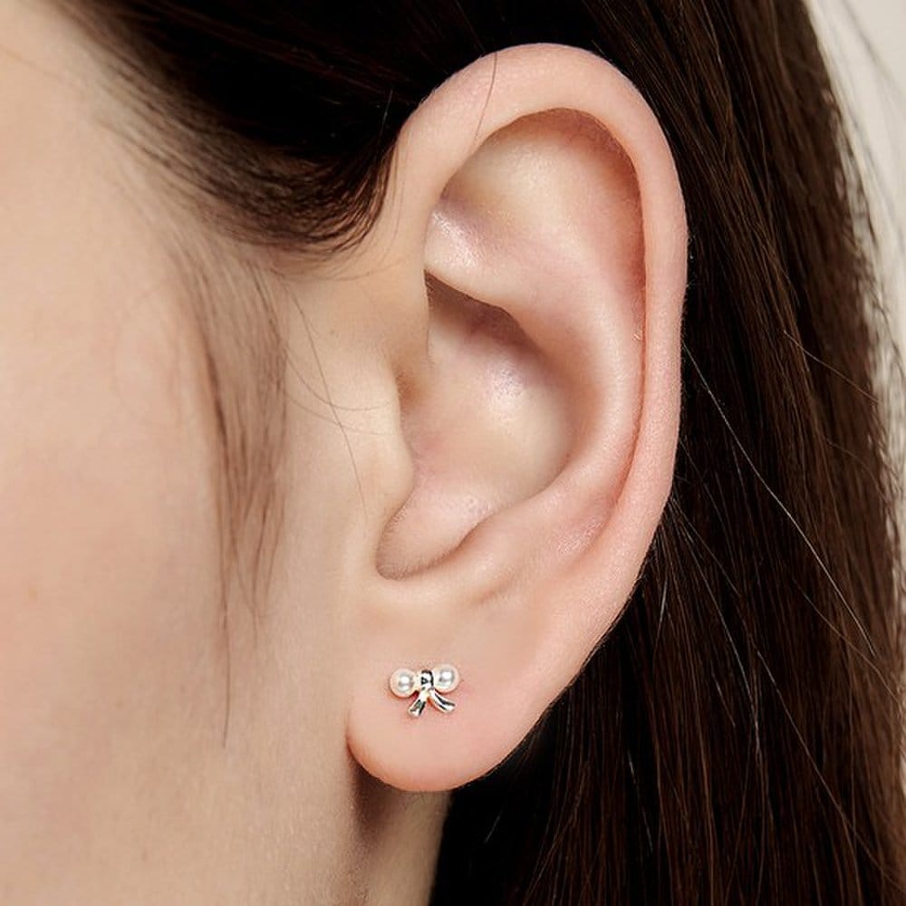 [Worn by Taeyeon and Jo Hye-ju] [Sv925] Sweet Mini Ribbon Earrings