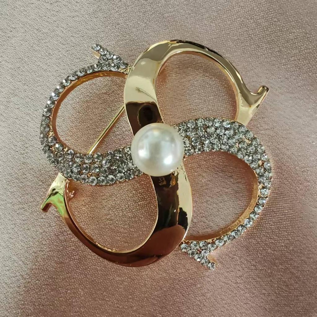 High-End Korean Alloy Scarf Buckle with Diamond, Pearl, and Brooch Pin Accessories