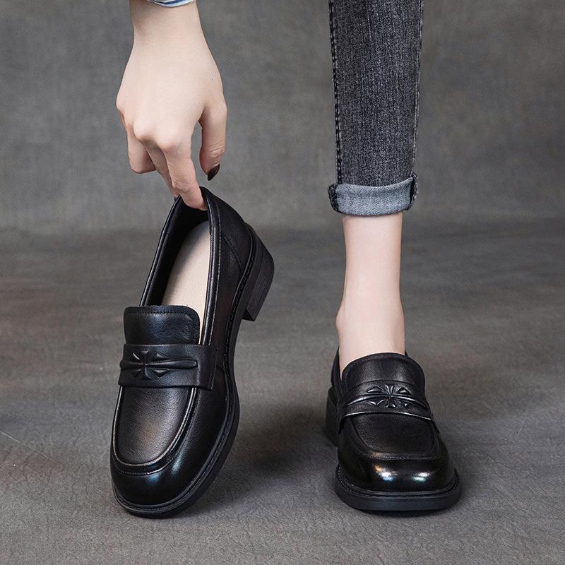The first layer of cowhide loafers women's spring 2025 new leather flat-soled soft-soled soft-faced one-pedal small leather shoes women