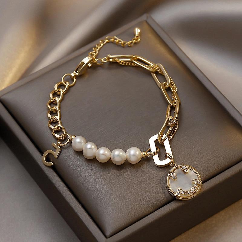 Smiling Face Baroque Pearl Bracelet - Chic Design for Girls