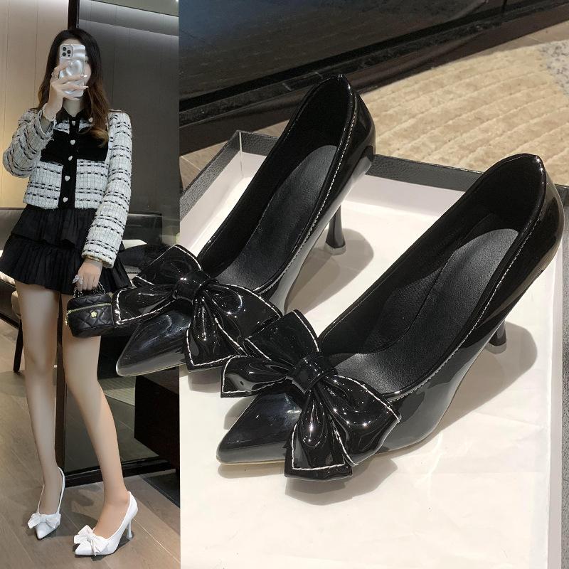 

Foreign trade large size single shoes 2024 spring and autumn new models shallow temperament fashion pointed thin heel high heel sandals women 43 чорний