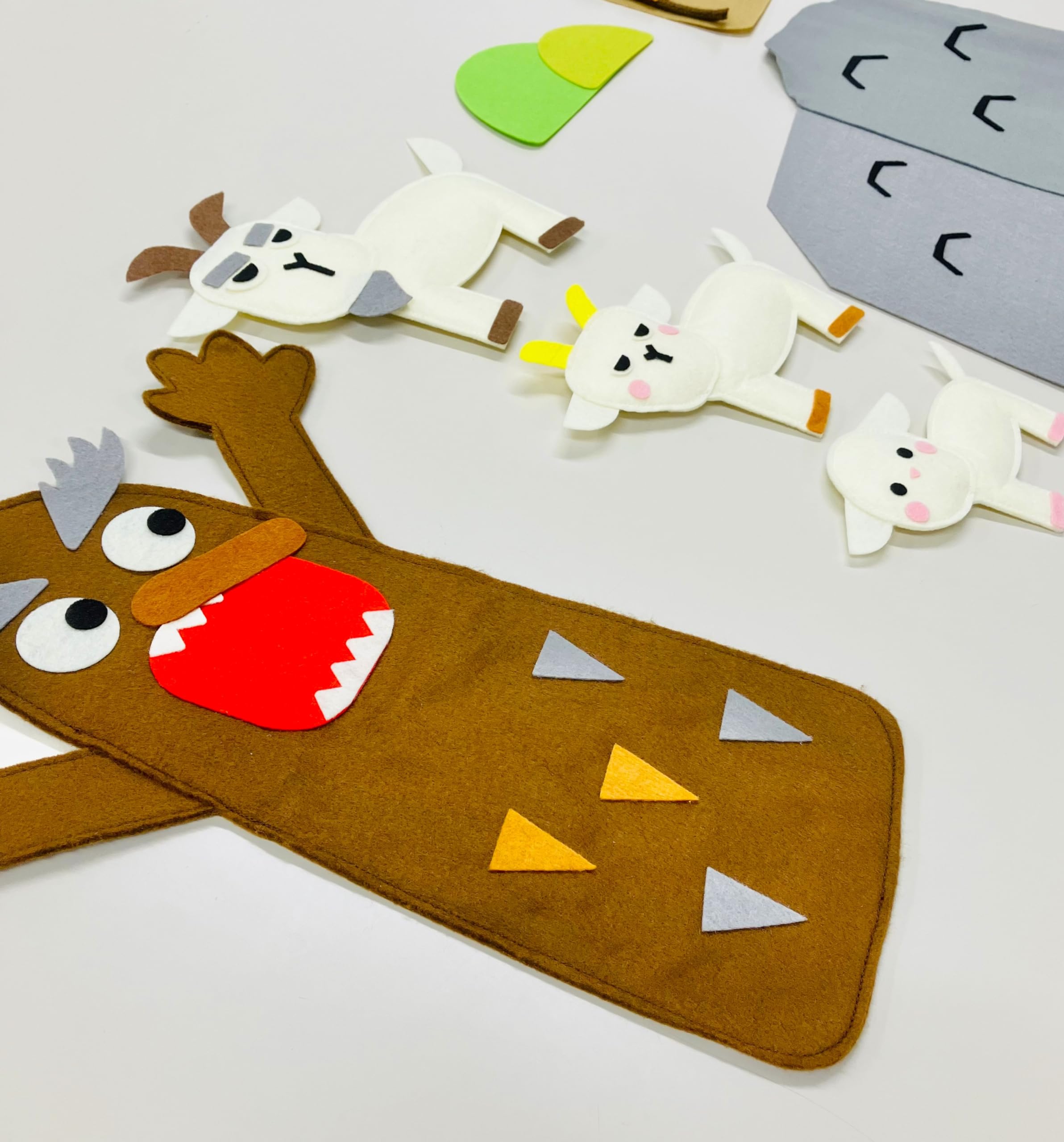 Фартук Tekutekumo Story® Три козлёнка и тролль Три козлёнка и тролль Кукольный театр Фартук воспитателя детского сада (2. Только символы)