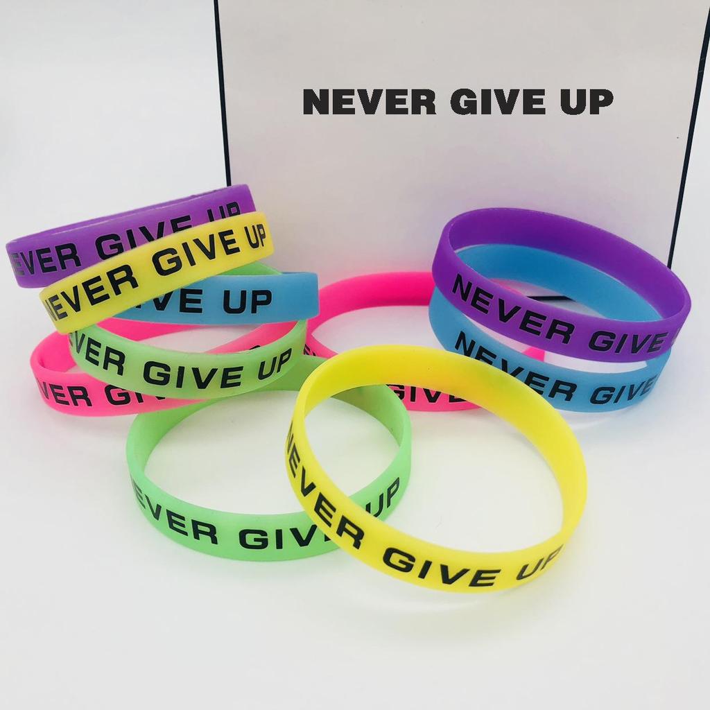 Inspirierendes 'Gib Niemals Auf' Leuchtendes Silikonarmband für Festivals und Partys