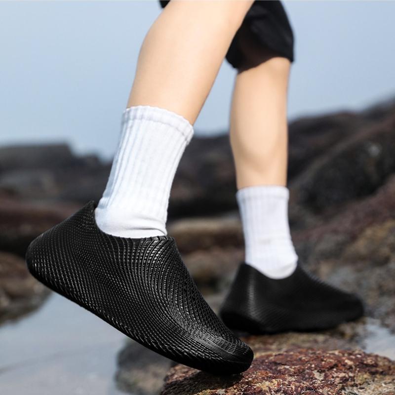 Fashion Sandals for Women Men Light EVA Sandal Summer Breathable Hollow Out Sandal Outdoor Leisure Sports Sandals Couple Beach Sandalias
