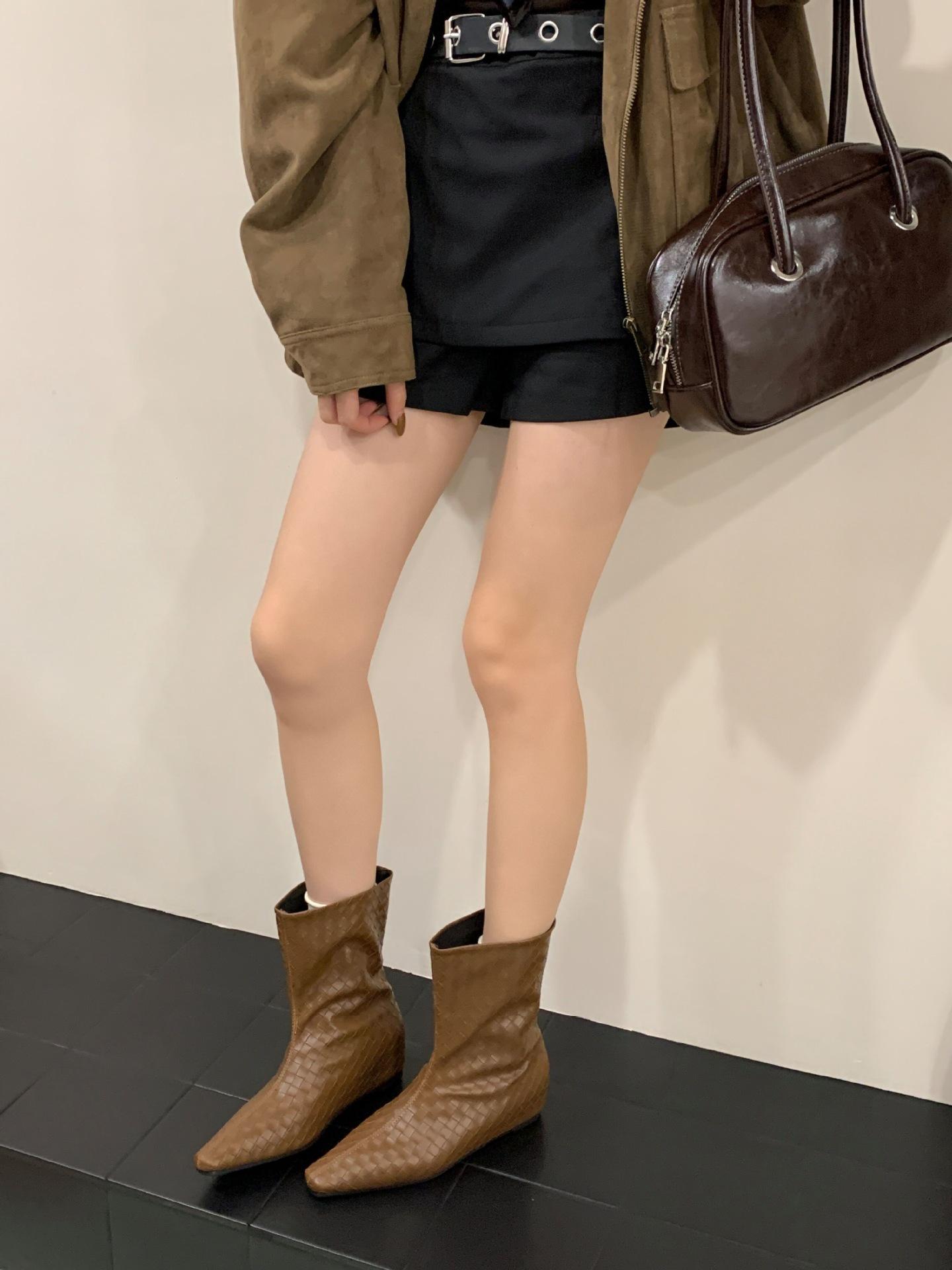 

2025 autumn and winter new models, European and American retro inner square head western boots women s short boots woven invisible high-heeled fashion 39 темно-коричневого кольору