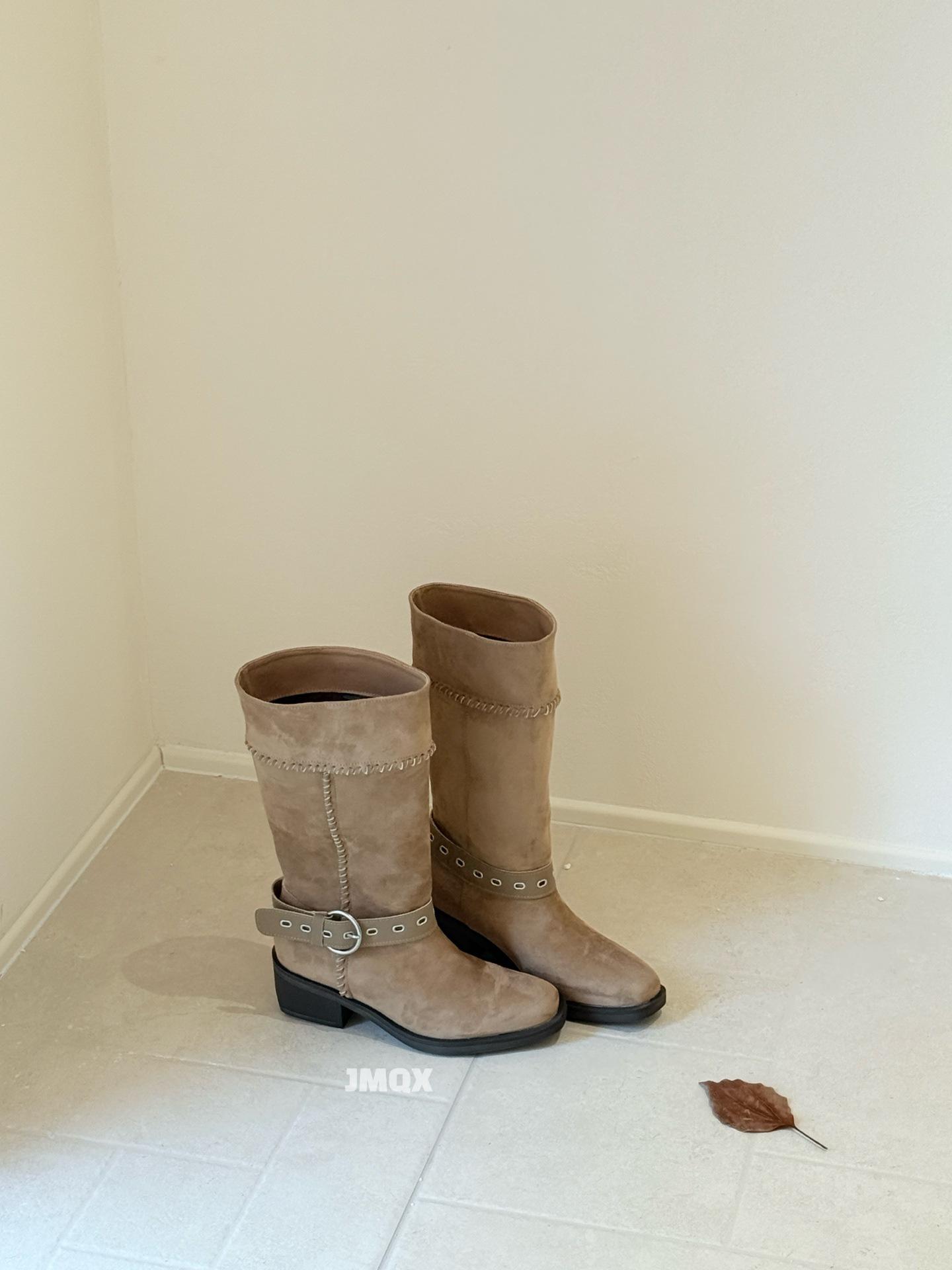 

Retro style 2025 autumn and winter new fashion versatile thick heel western boots wide tube medium tube boots pointed suede short boots women 39