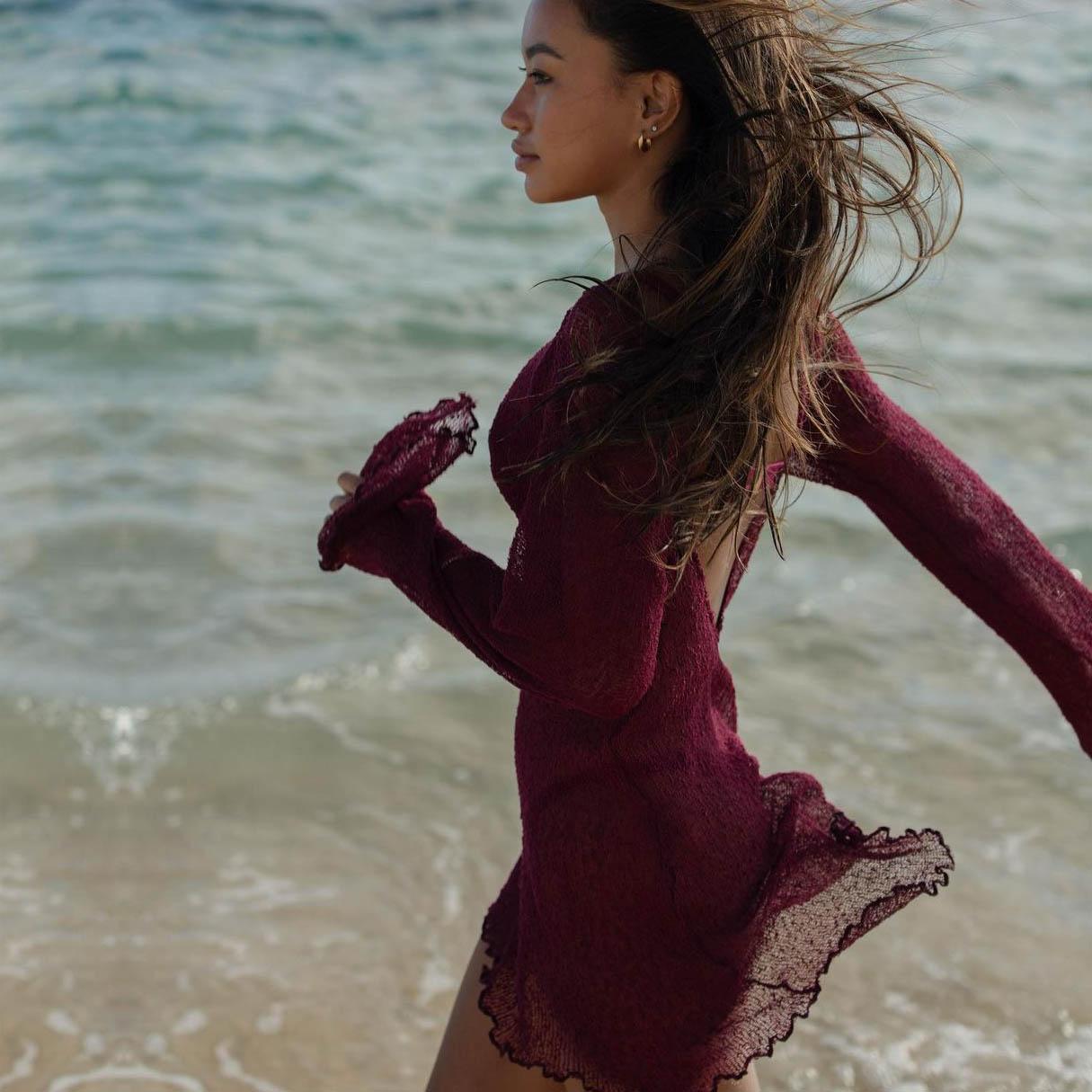 

Женское летнее прозрачное сексуальное тонкое пляжное платье с открытой спиной, бикини, богемное вязаное короткое платье с длинными рукавами L бордовый