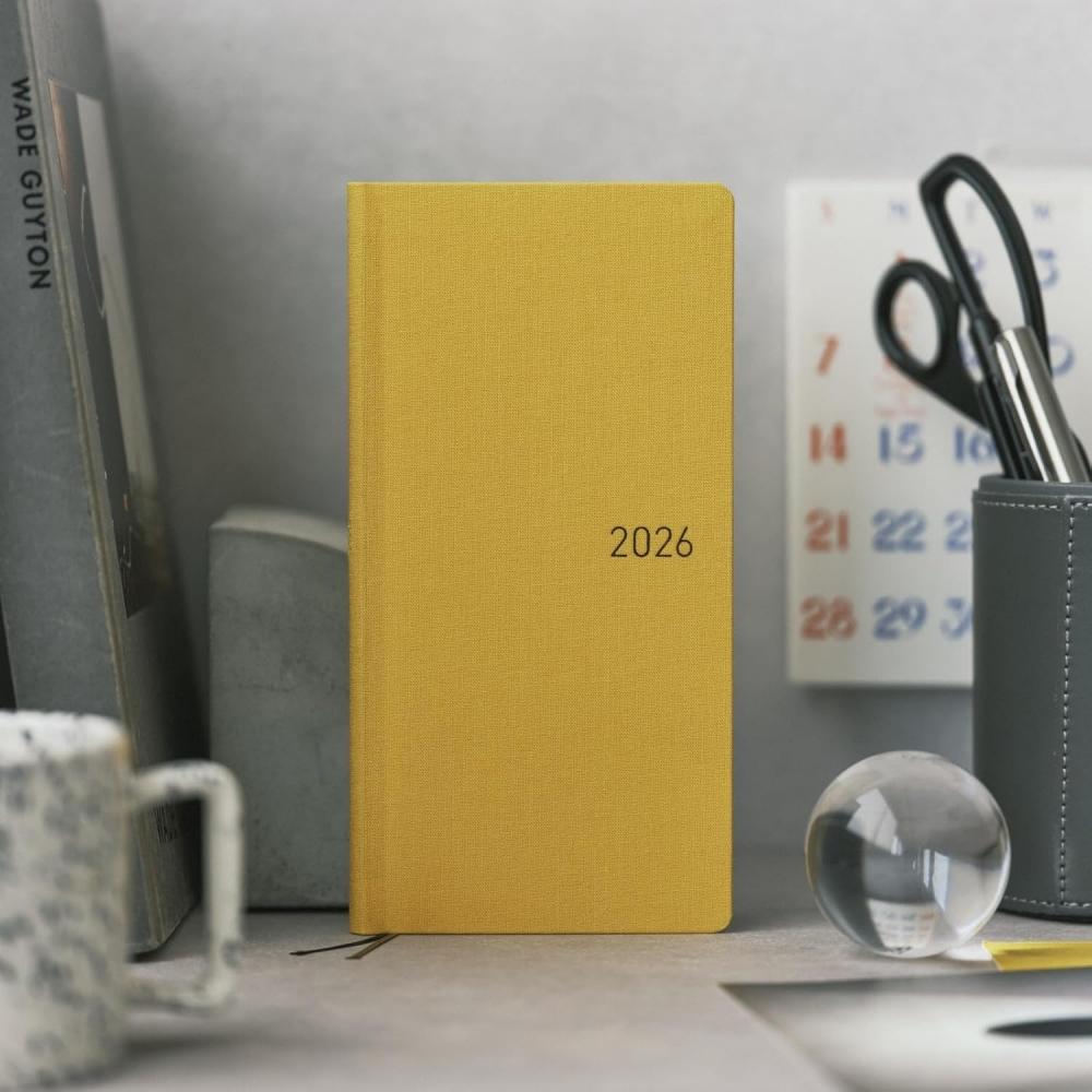 Hobonichi 2026 Týdenní plánovač Plný měsíc Žlutý Slim Vertikální