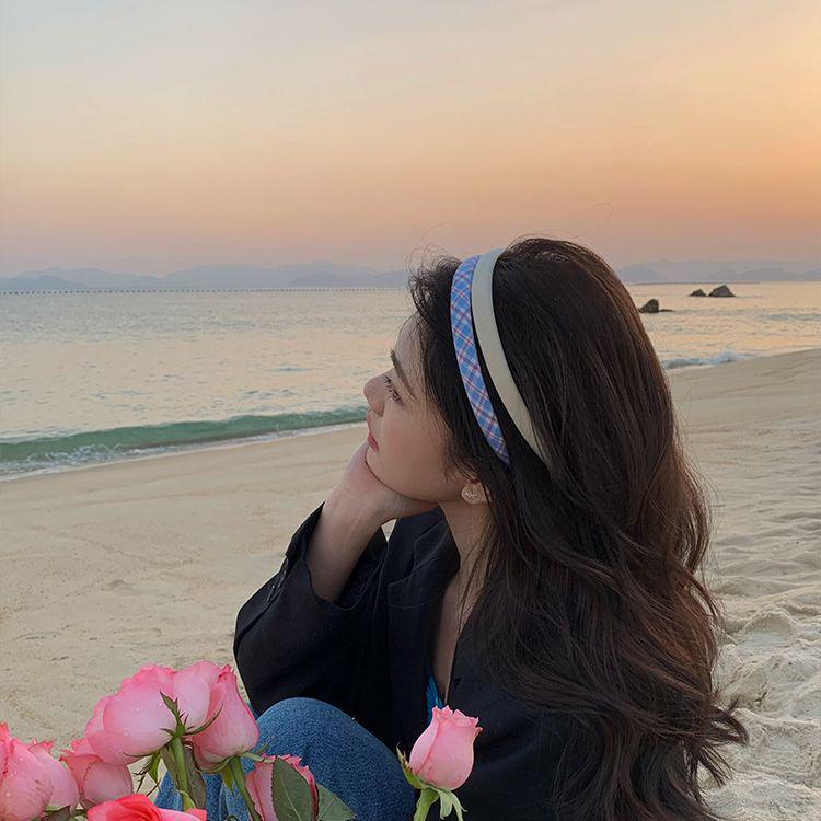 Dream-Seeking Girl's Plaid Hairband: 2023 Internet Celebrity Style, Versatile Thin Women's Hair Clip & Wash Face Headband.