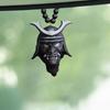 1ks Autopříslušenství Strašidelný Závěsný Přívěsek Pryskyřice Japonský Samurajský Amulet Zpětné Zrcátko Helma Kabuto Auto Ozdoba