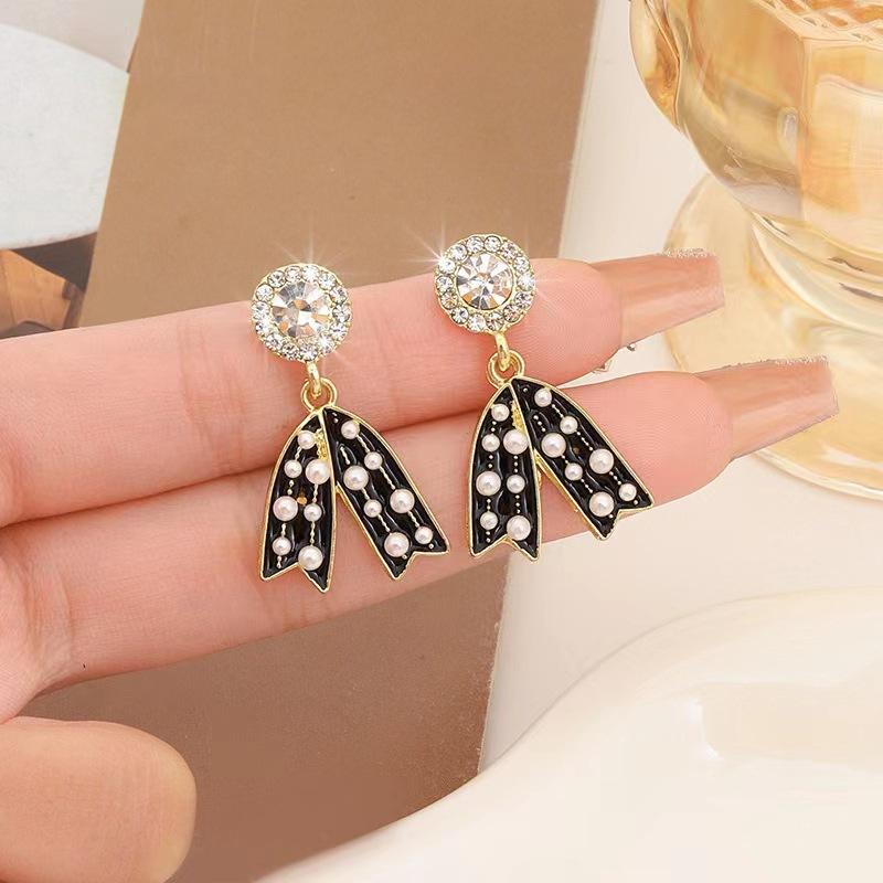 Retro Hong Kong style sweet and cool fashion black bow earrings temperament versatile pearl stud earrings high sense earrings